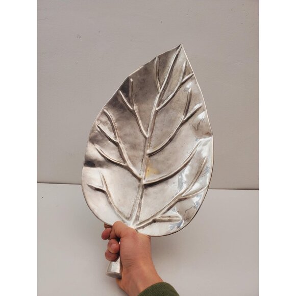 Solid Brass Leaf Tray / Extra Large and Heavy Solid Brass Leaf Shaped Tabletop - Picture 8 of 10